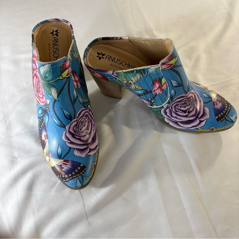 Anuschka Women's Blue Floral Mules size 8